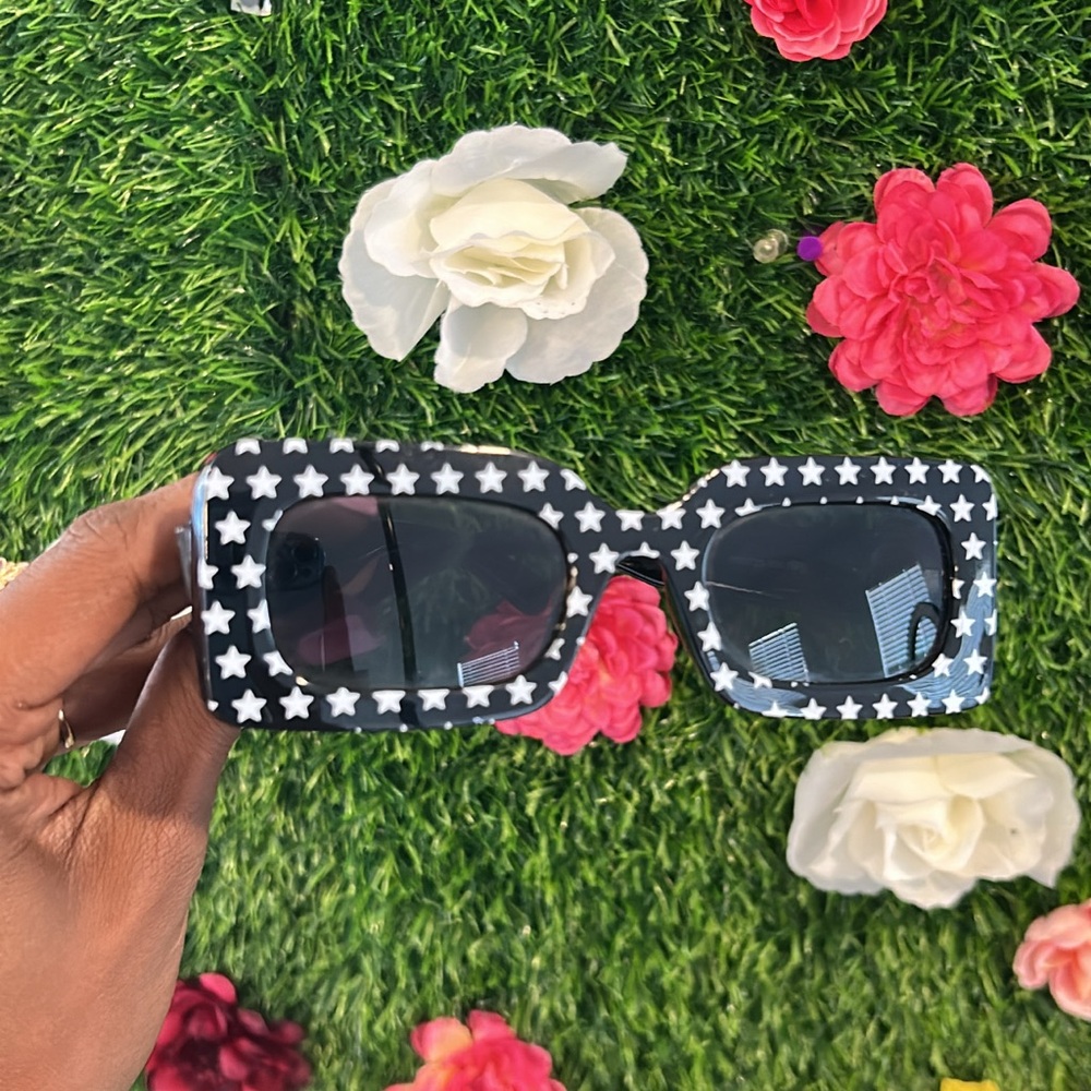 SHEIN Black Star-Studded Sunglasses